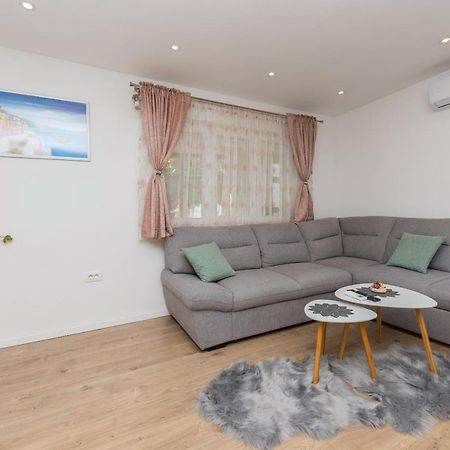 Apartment Strawberry Makarska Exterior photo