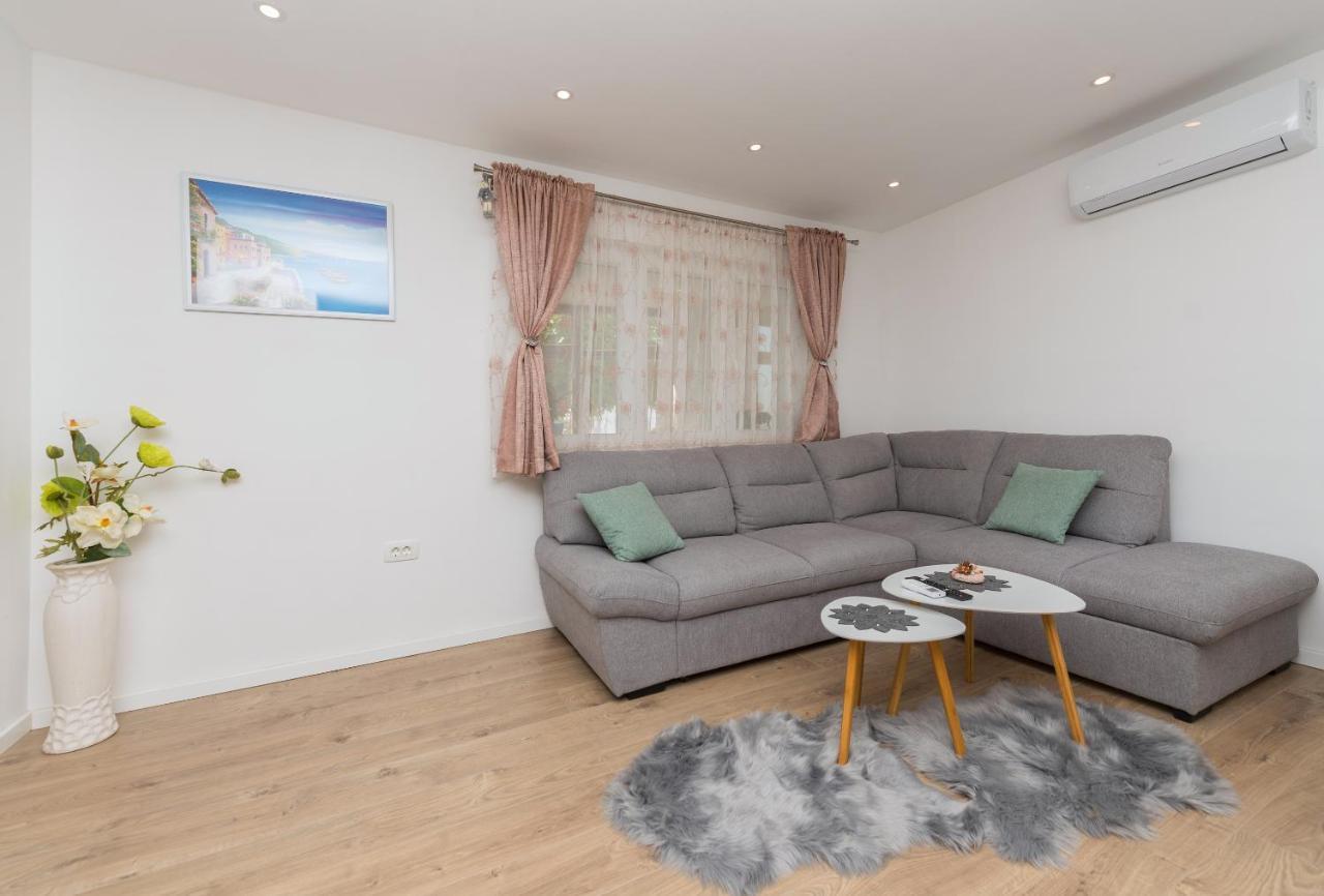 Apartment Strawberry Makarska Exterior photo