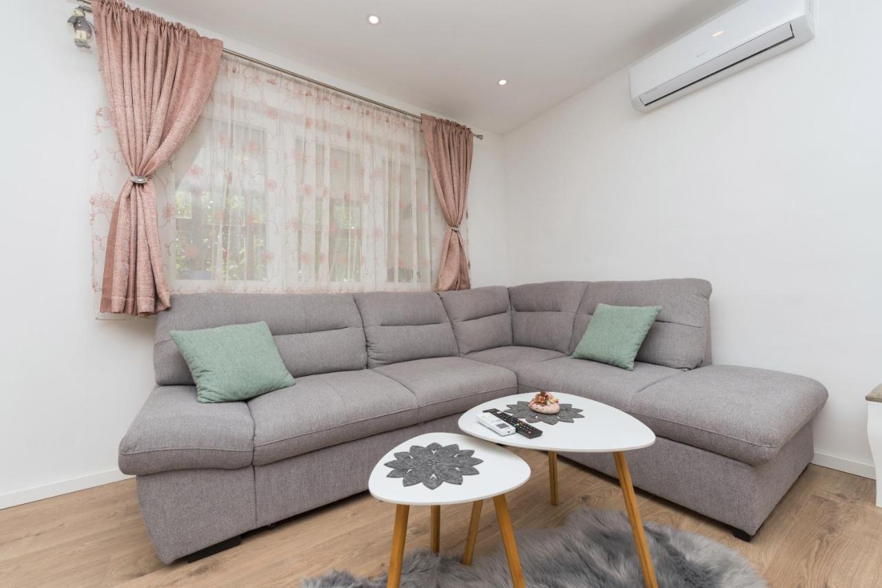 Apartment Strawberry Makarska Exterior photo