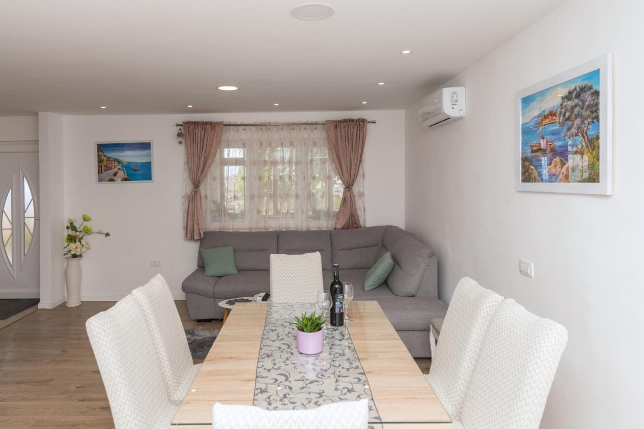Apartment Strawberry Makarska Exterior photo