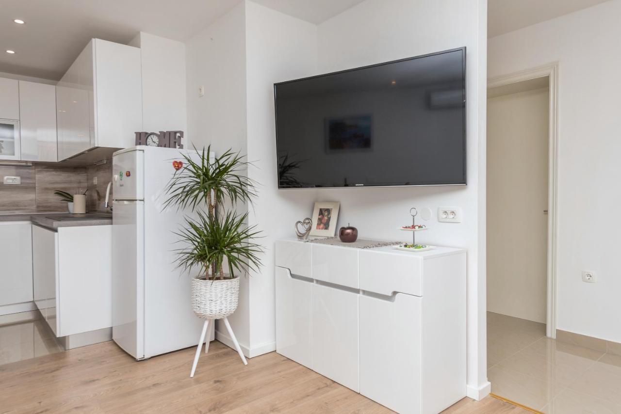 Apartment Strawberry Makarska Exterior photo