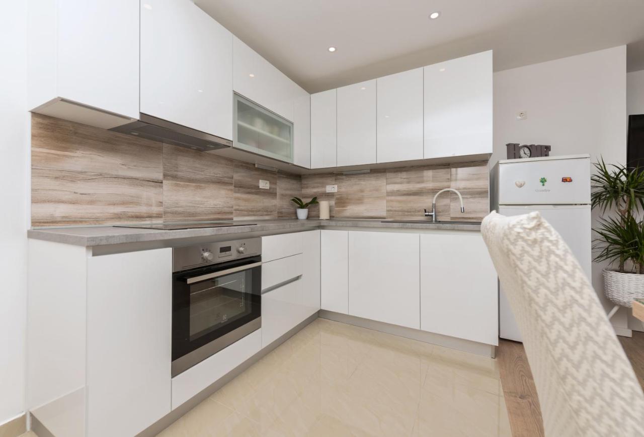 Apartment Strawberry Makarska Exterior photo